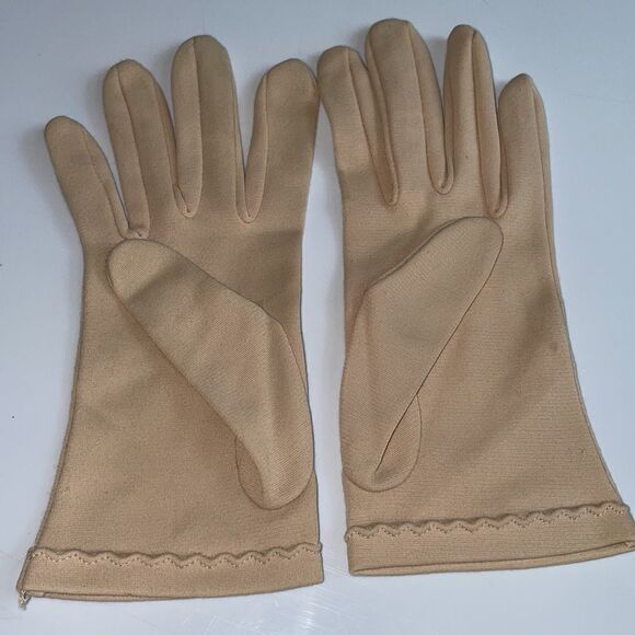 Vtg tan nylon gloves - Picture 2 of 4